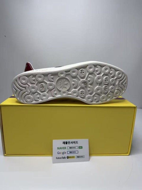 레플리카 명품 [GUCCI] 구찌 x 아디다스 스웨이드 가젤 스니커즈 남녀공용 실사 디테일! - 로고 실사 5