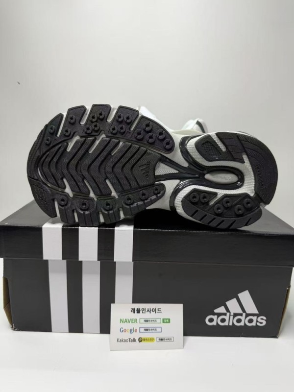 레플리카 명품 [ADIDAS] 아디다스 x 퍼렐 윌리엄스 아디스타 젤리피쉬 솔리드 그레이 코어 블랙 JP9265 남녀공용 - 로고 실사 5