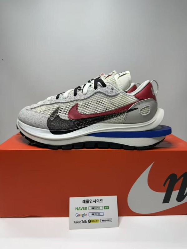 레플리카 명품 [NIKE] 나이키 X 사카이 베이퍼와플 로얄푸시아 CV1363-100 남녀공용 (PK공장) 디테일 실사! - 옆면 실사 2