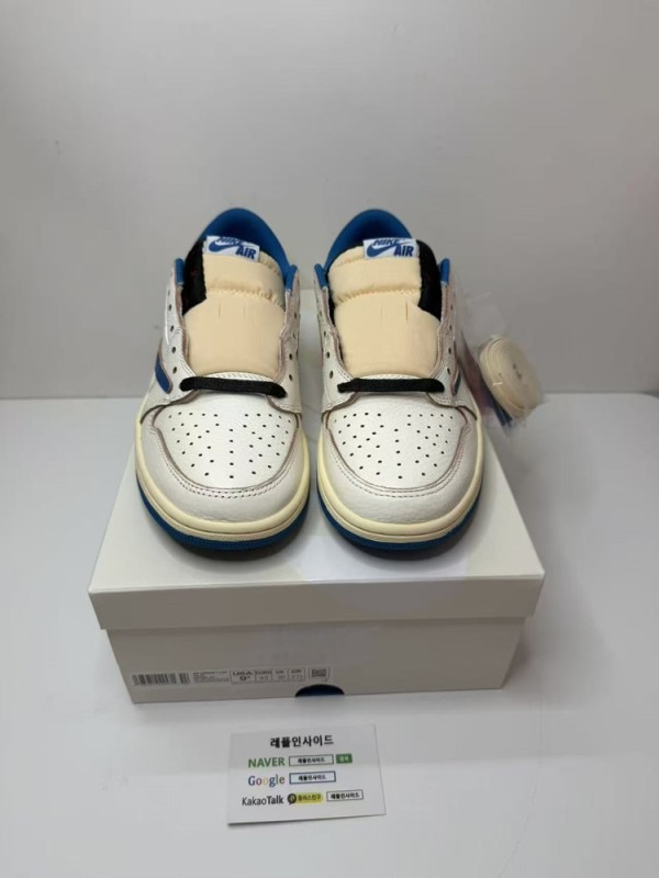 레플리카 명품 [AIR JORDAN] 트래비스 스캇 x 프라그먼트 x 에어조던1 로우 밀리터리 블루 DM7866-104 남녀공용 (OG공장) 실사 디테일! - 앞면 실사 1