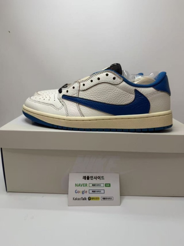 레플리카 명품 [AIR JORDAN] 트래비스 스캇 x 프라그먼트 x 에어조던1 로우 밀리터리 블루 DM7866-104 남녀공용 (OG공장) 실사 디테일! - 옆면 실사 2