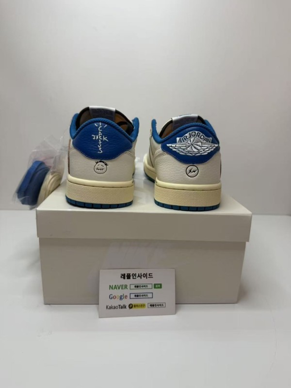 레플리카 명품 [AIR JORDAN] 트래비스 스캇 x 프라그먼트 x 에어조던1 로우 밀리터리 블루 DM7866-104 남녀공용 (OG공장) 실사 디테일! - 로고 실사 5