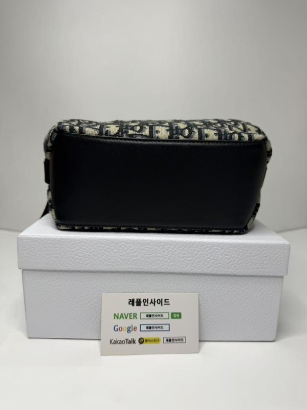 레플리카 명품 [DIOR] 디올 보올 파우치 크로스백 디테일 실사! - 소재 실사 6