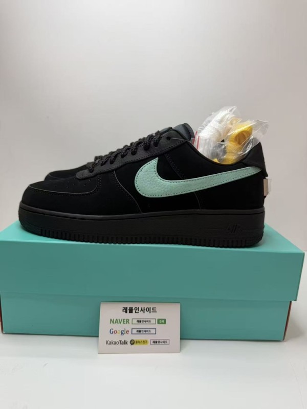 레플리카 명품 [NIKE] 나이키 에어포스1 x 티파니앤코 Tiffany & Co 1837 DZ1382-001 남녀공용 실사 디테일! - 옆면 실사 2