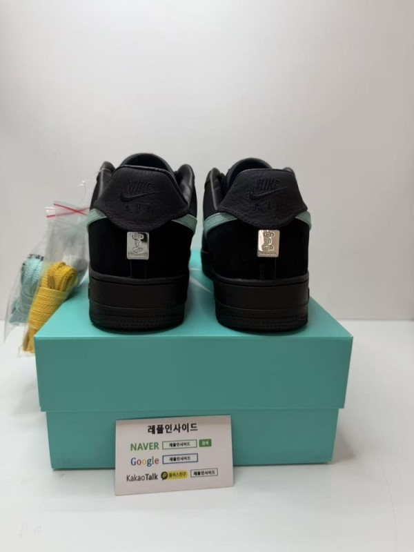 레플리카 명품 [NIKE] 나이키 에어포스1 x 티파니앤코 Tiffany & Co 1837 DZ1382-001 남녀공용 실사 디테일! - 로고 실사 5