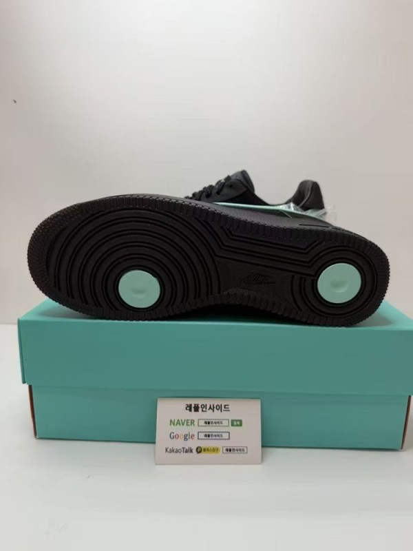 레플리카 명품 [NIKE] 나이키 에어포스1 x 티파니앤코 Tiffany & Co 1837 DZ1382-001 남녀공용 실사 디테일! - 소재 실사 6