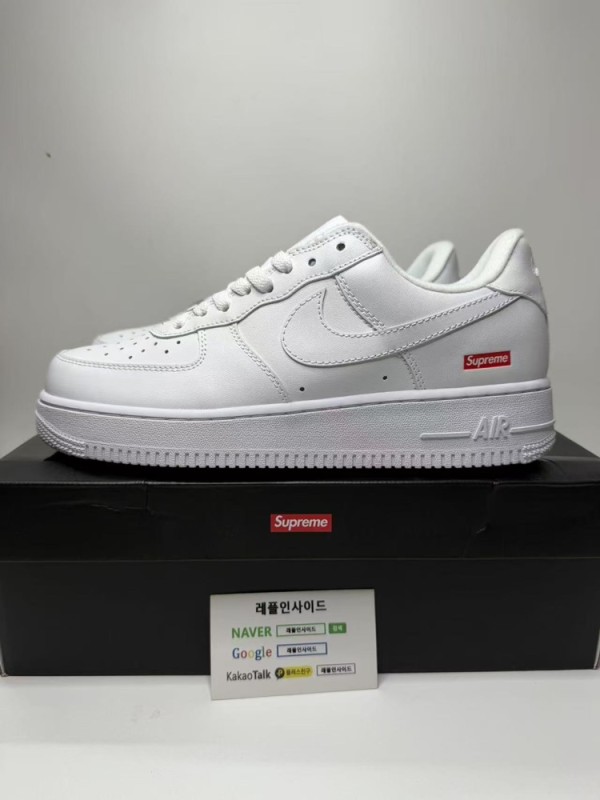 레플리카 명품 [NIKE] 나이키 x 슈프림 에어포스1 로우 화이트 CU9225-100 남녀공용 (OWF공장) 실사 디테일! - 옆면 실사 2