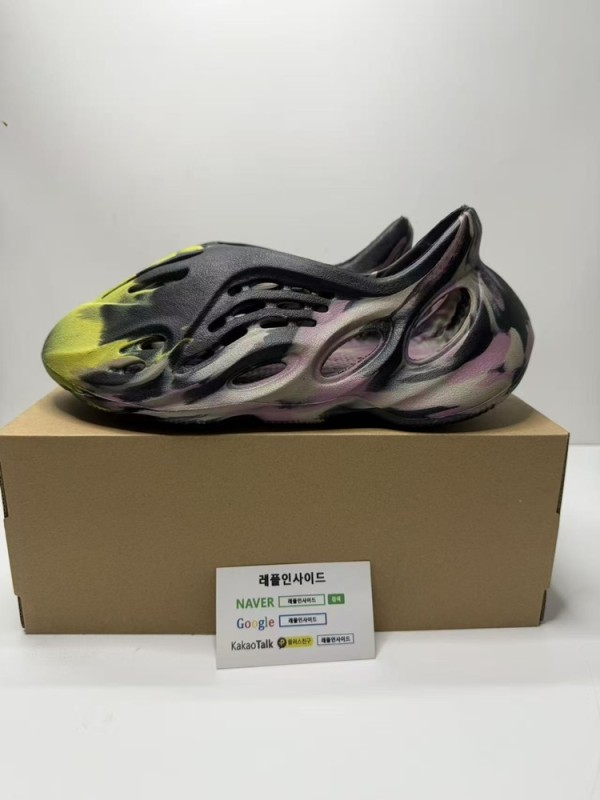 레플리카 명품 [ADIDAS] 아디다스 X 이지 폼러너 믹스 카본 IG9562 남녀공용 (LW공장) 디테일 실사! - 옆면 실사 2