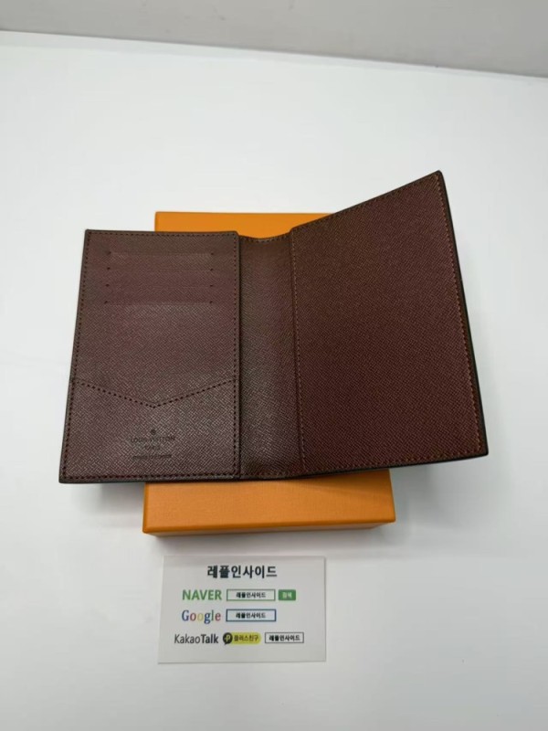 레플리카 명품 [LOUIS VUITTON] 루이비통 카드 지갑 디테일 실사! - 뒷면 실사 3