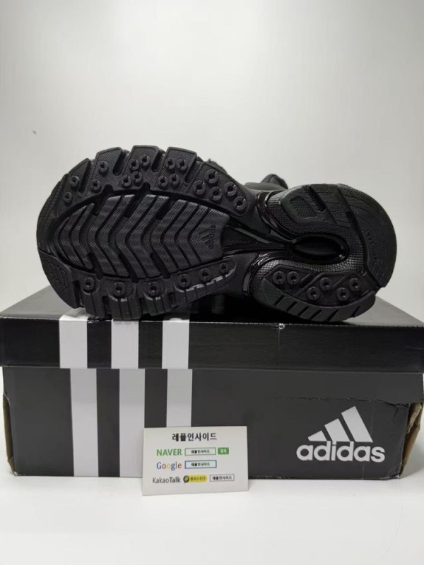 레플리카 명품 [ADIDAS] 아디다스 x 퍼렐 윌리엄스 아디스타 젤리피쉬 트리플 블랙 JP9264 남녀공용 실사 디테일! - 로고 실사 5