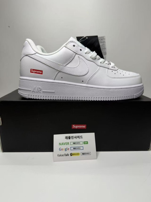 레플리카 명품 [NIKE] 나이키 x 슈프림 에어포스1 로우 화이트 CU9225-100 남녀공용 (OWF공장) 실사 디테일! - 뒷면 실사 3