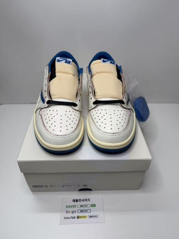 레플리카 명품 [AIR JORDAN] 트래비스 스캇 x 프라그먼트 x 에어조던1 로우 밀리터리 블루 DM7866-104 남녀공용 (LJR공장) - 앞면 실사 1