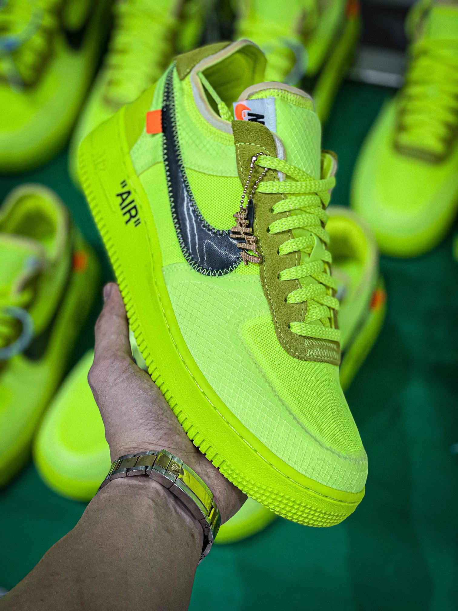 [NIKE] 나이키 X 오프화이트 에어포스 로우 볼트 형광 라임 AO4606-700 남성용 (H12공장)