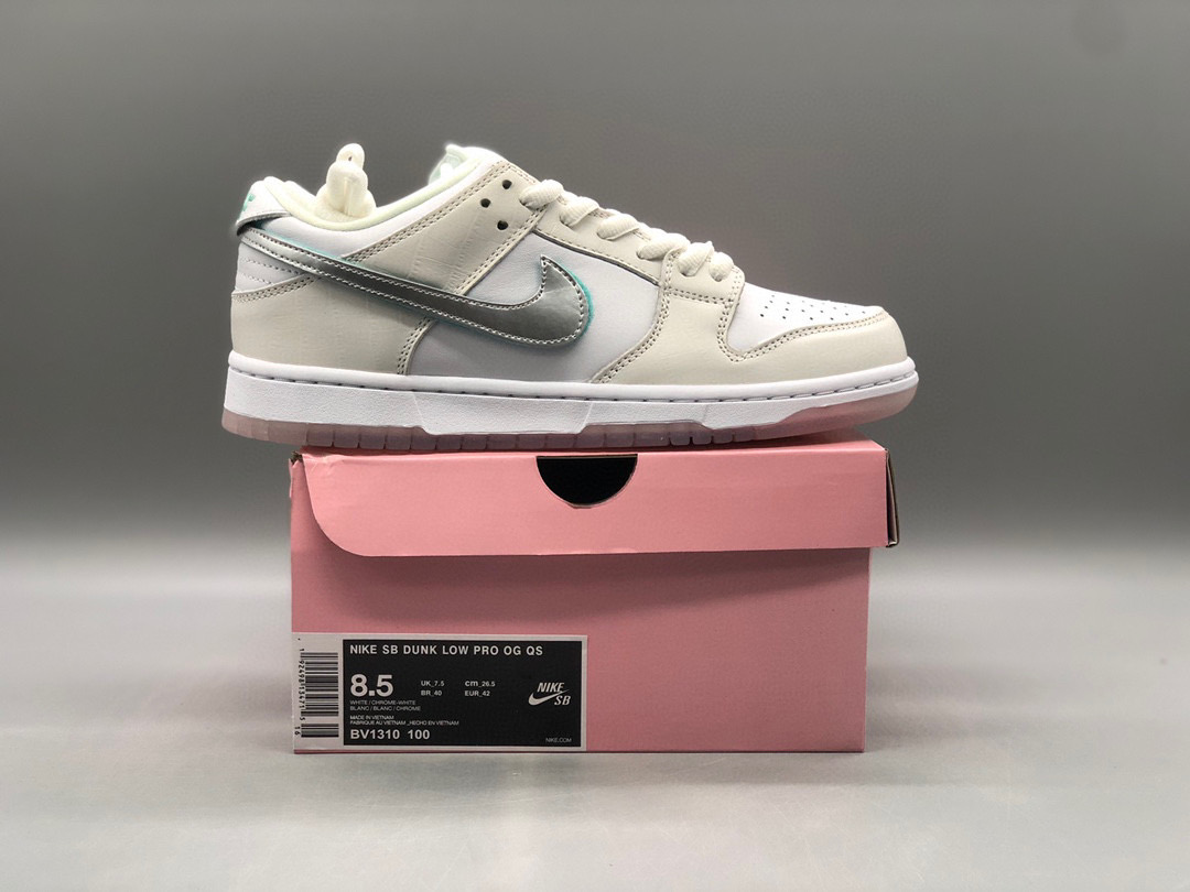 [NIKE] 나이키 덩크 SB 로우 다이아몬드  Diamond Supply Co BV1310-100 남녀공용