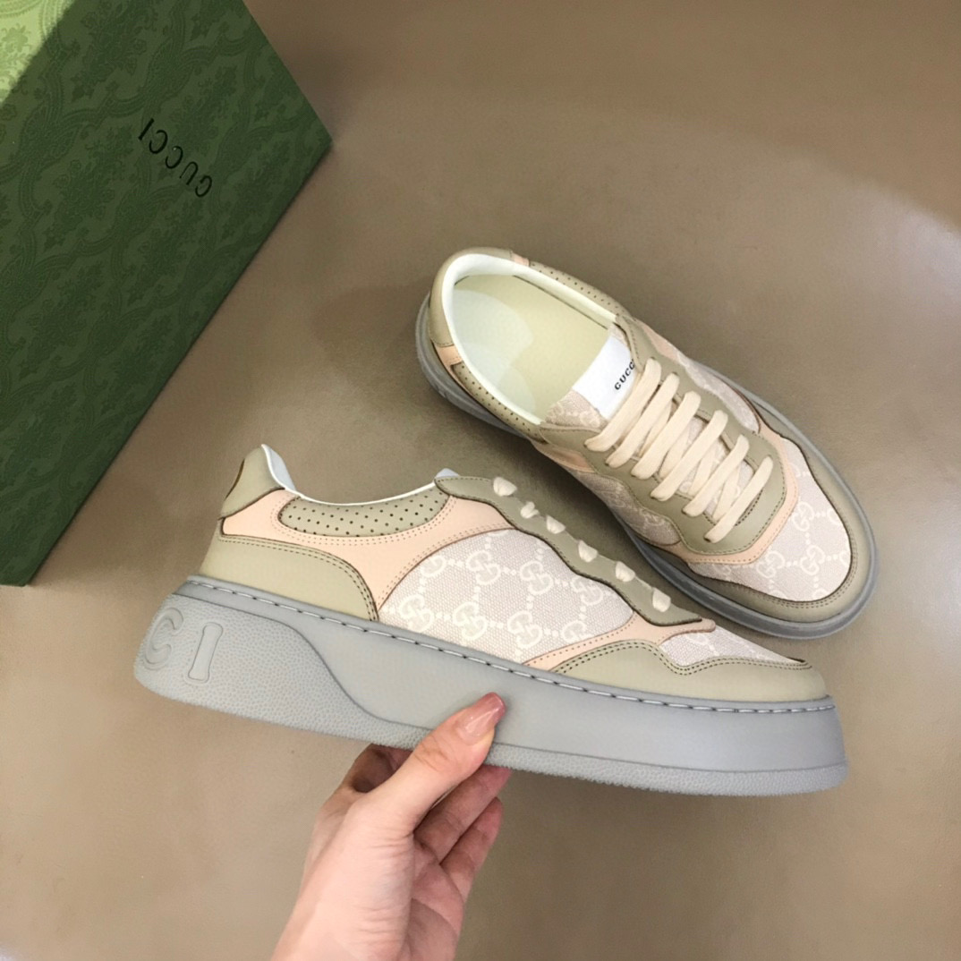 [GUCCI] 구찌 GG 엠보스 스니커즈 남녀공용