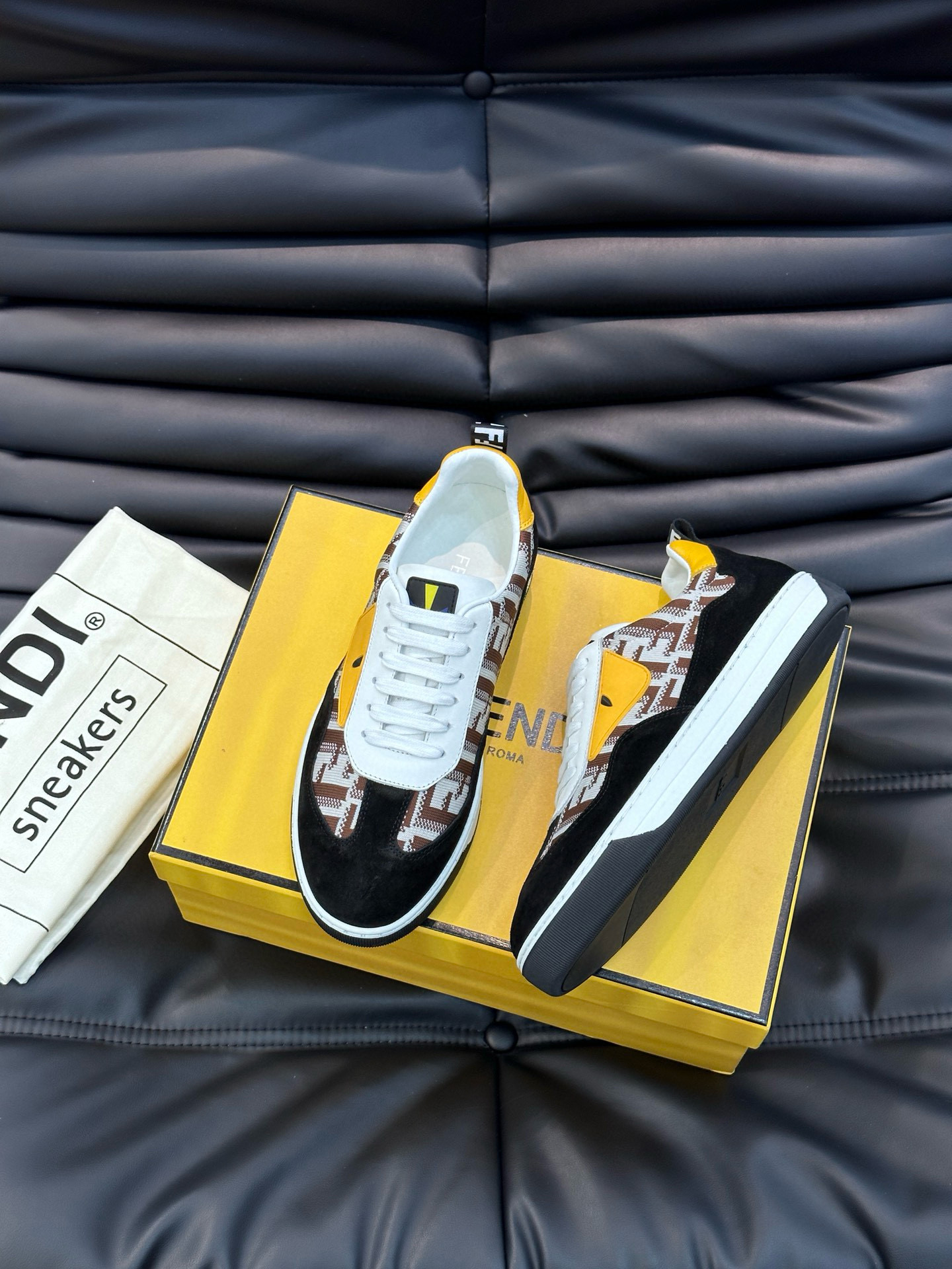 [FENDI] 펜디 로고 스니커즈 남성용
