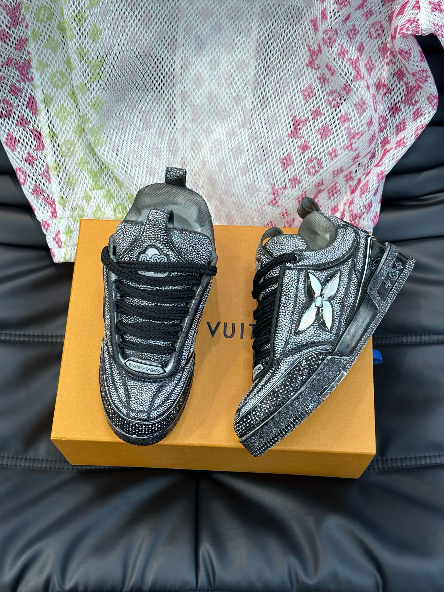 [LOUIS VUITTON] 루이비통 LV SKATE 모노그램 플라워 스니커즈 남성용