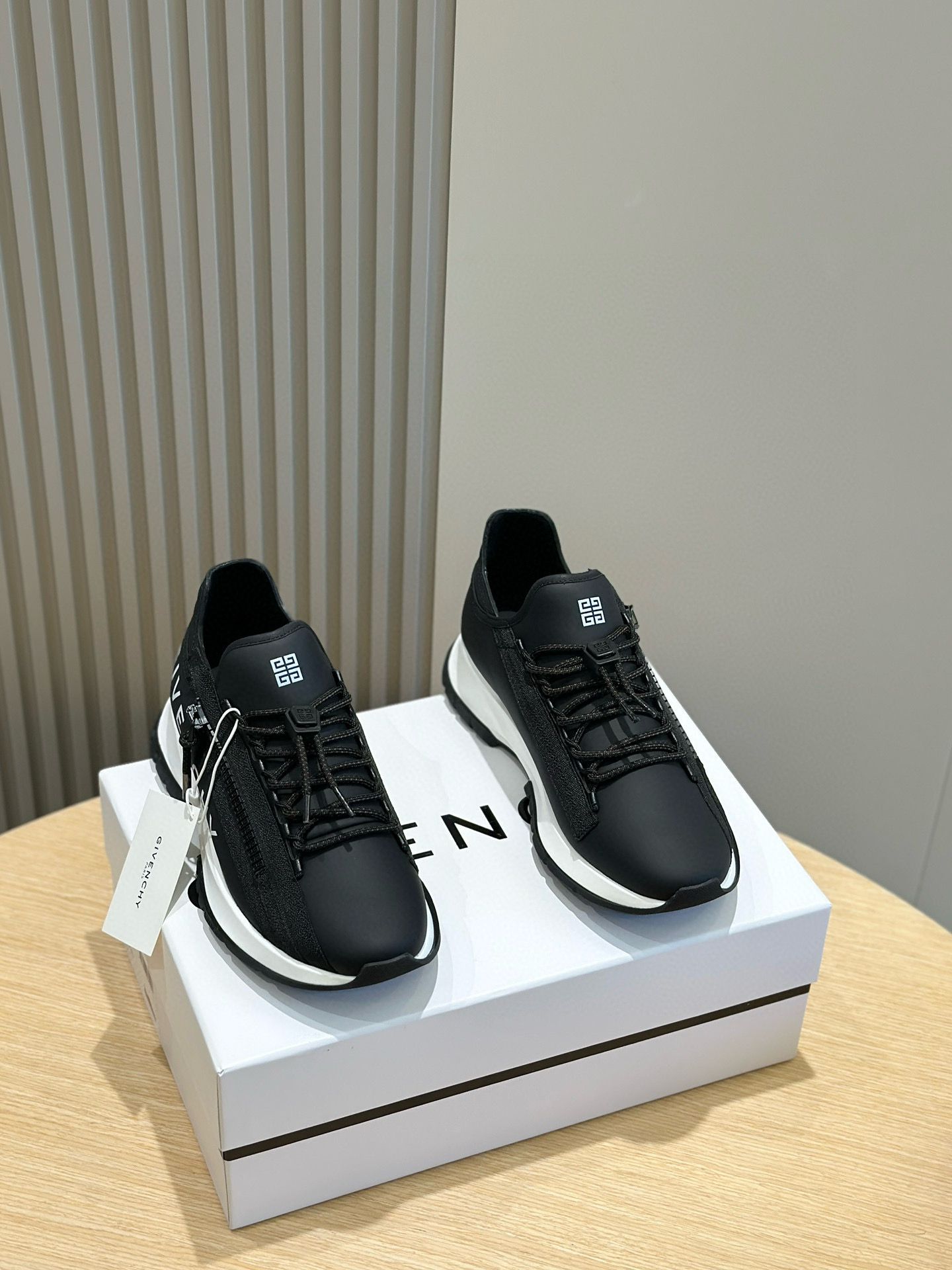 [GIVENCHY] 지방시 스펙터 지퍼 러너 스니커즈 남성용