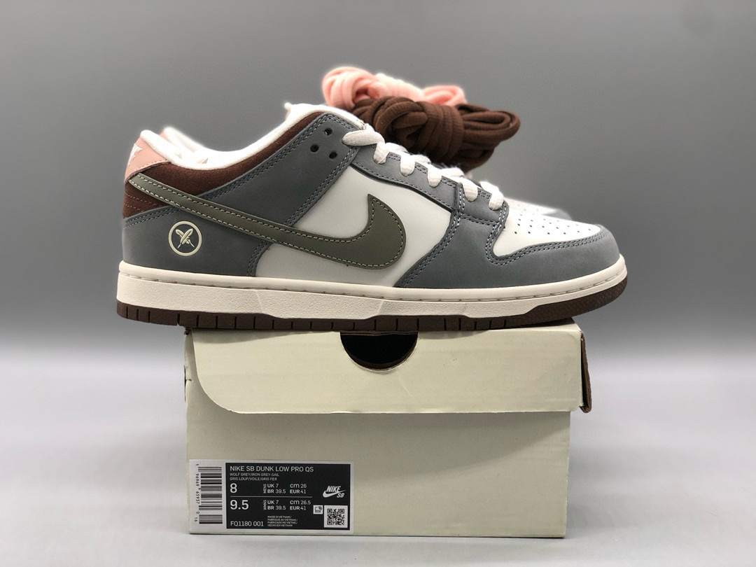 [NIKE] 나이키 SB 덩크 로우 유토 호리고메 울프 그레이 FQ1180-001 남녀공용