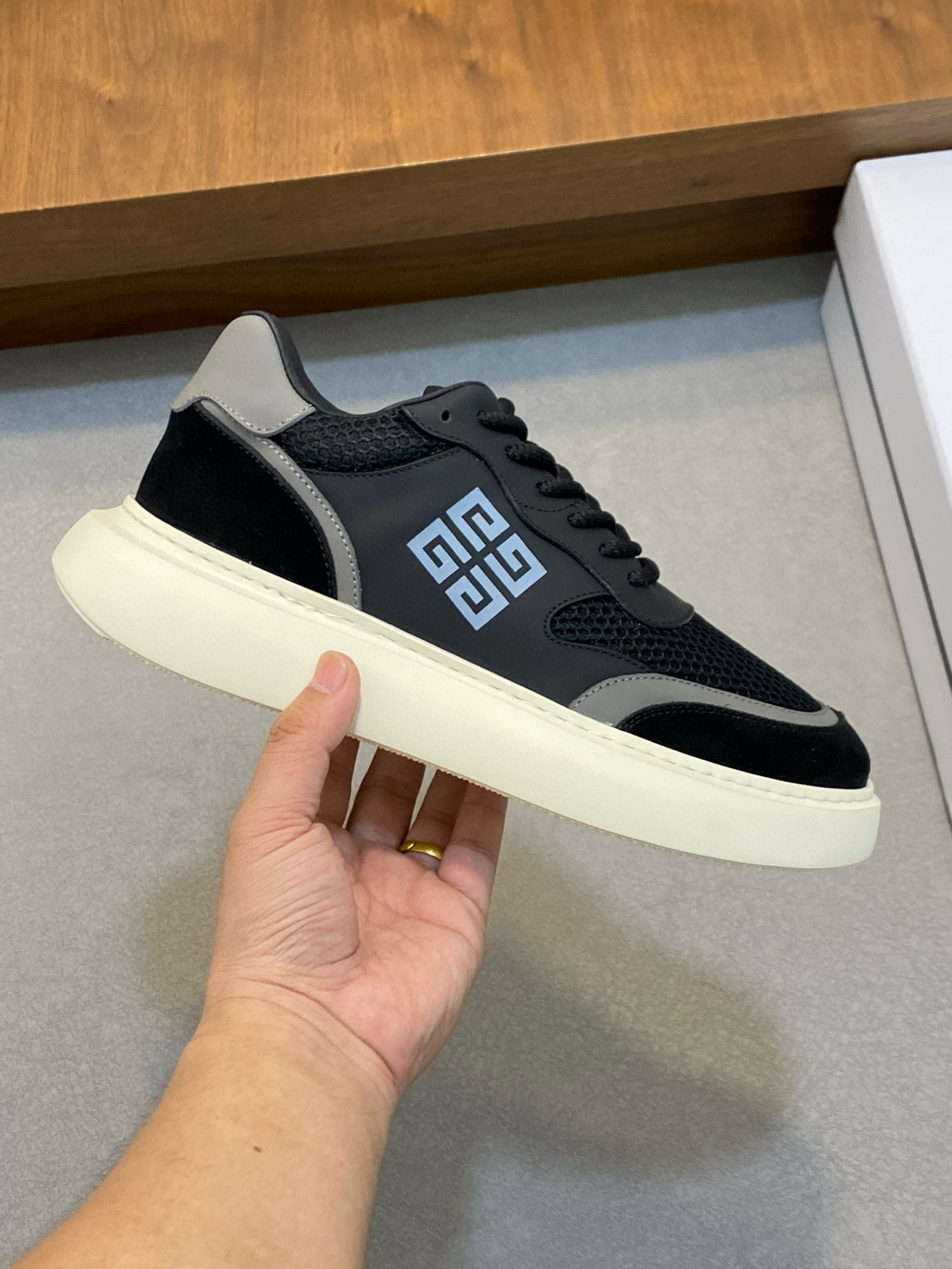 ﻿[GIVENCHY] 지방시 GIV1 스니커즈 남성용