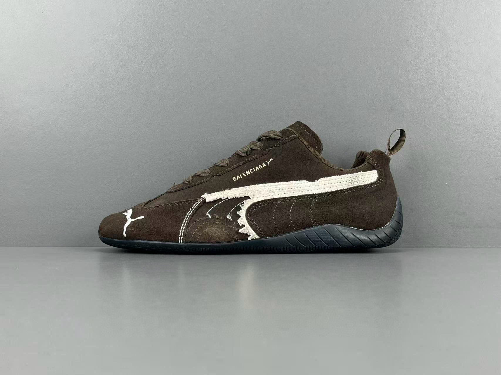 [BALENCIAGA] 발렌시아가 x 푸마 스피드캣 스웨이드 스니커즈 스웨이드 브라운 화이트 847146WSDSD2910 남녀공용 (G공장)