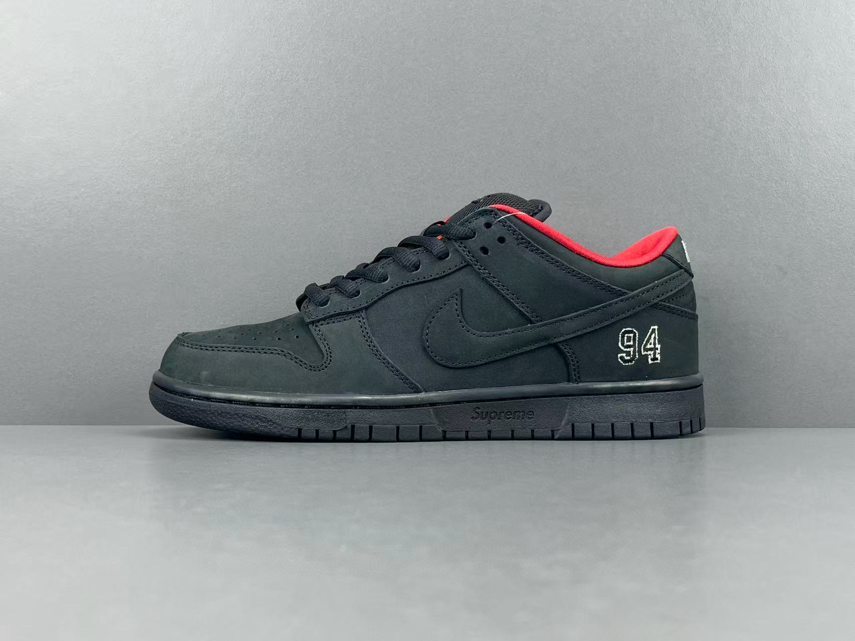 [NIKE] 나이키 x 슈프림 SB 덩크 로우 블랙 HQ8487-001 남성용