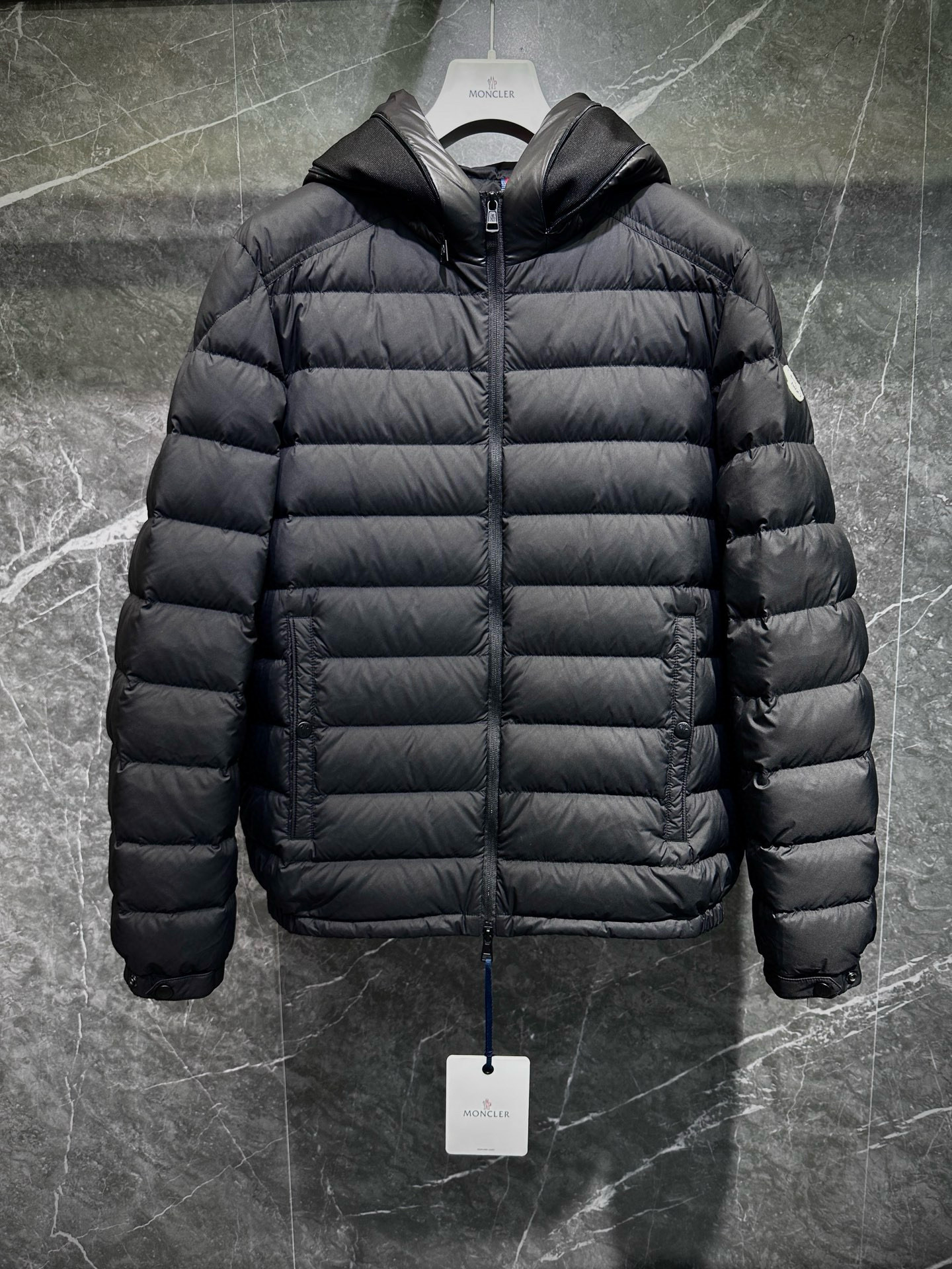 [MONCLER] 몽클레어 셰브리 CHEVREIE 셰브리 경량 패딩 남성용