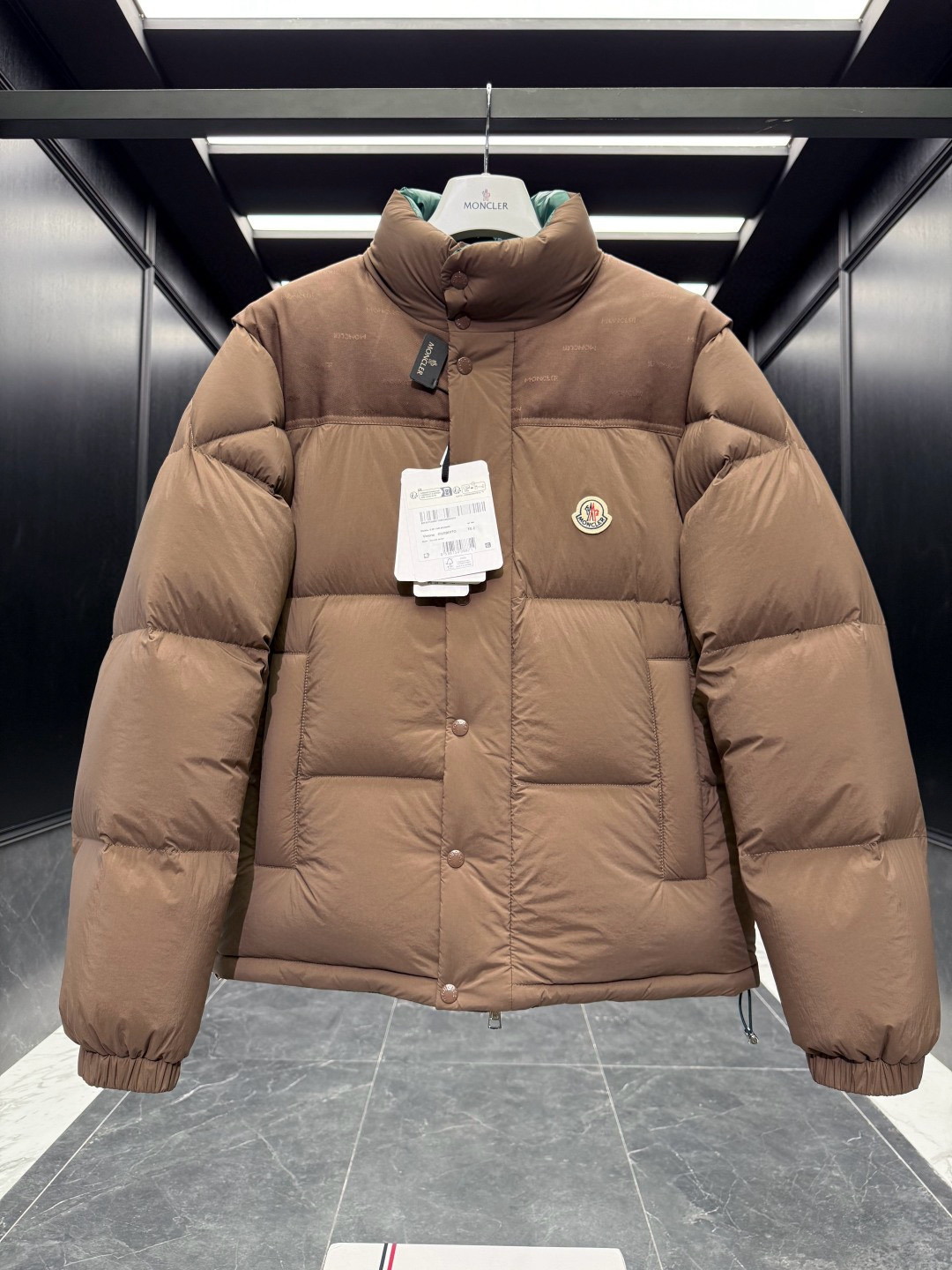 [MONCLER] 몽클레어 베론 VERONE 리버시블 숏 다운 패딩 자켓 남성용
