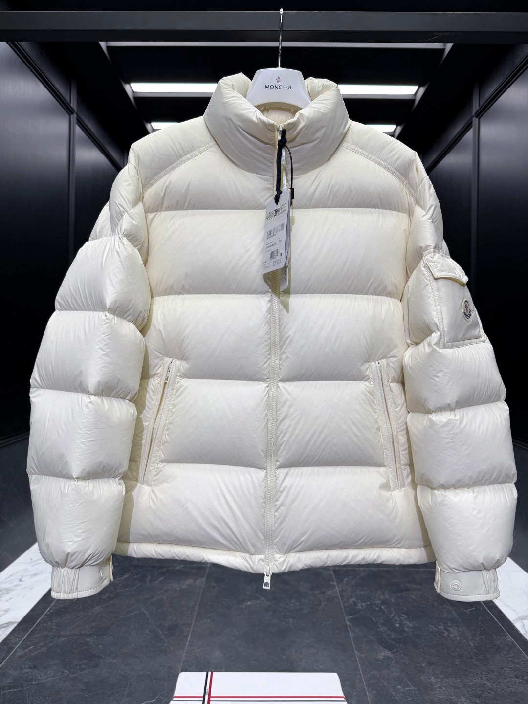 [MONCLER] 몽클레어 레비타 LEVITHA 숏 패딩 남성용