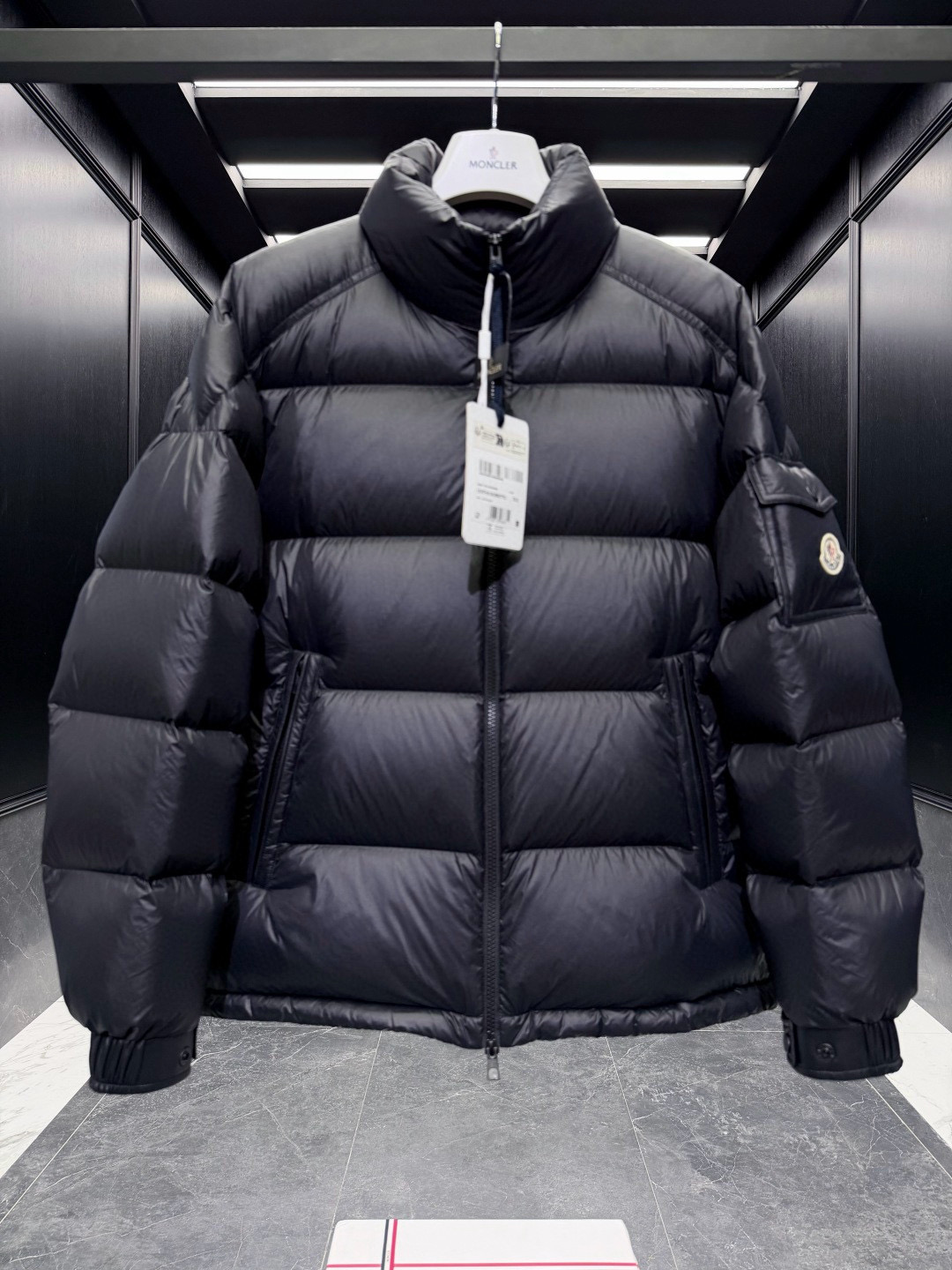 [MONCLER] 몽클레어 레비타 LEVITHA 숏 패딩 남성용