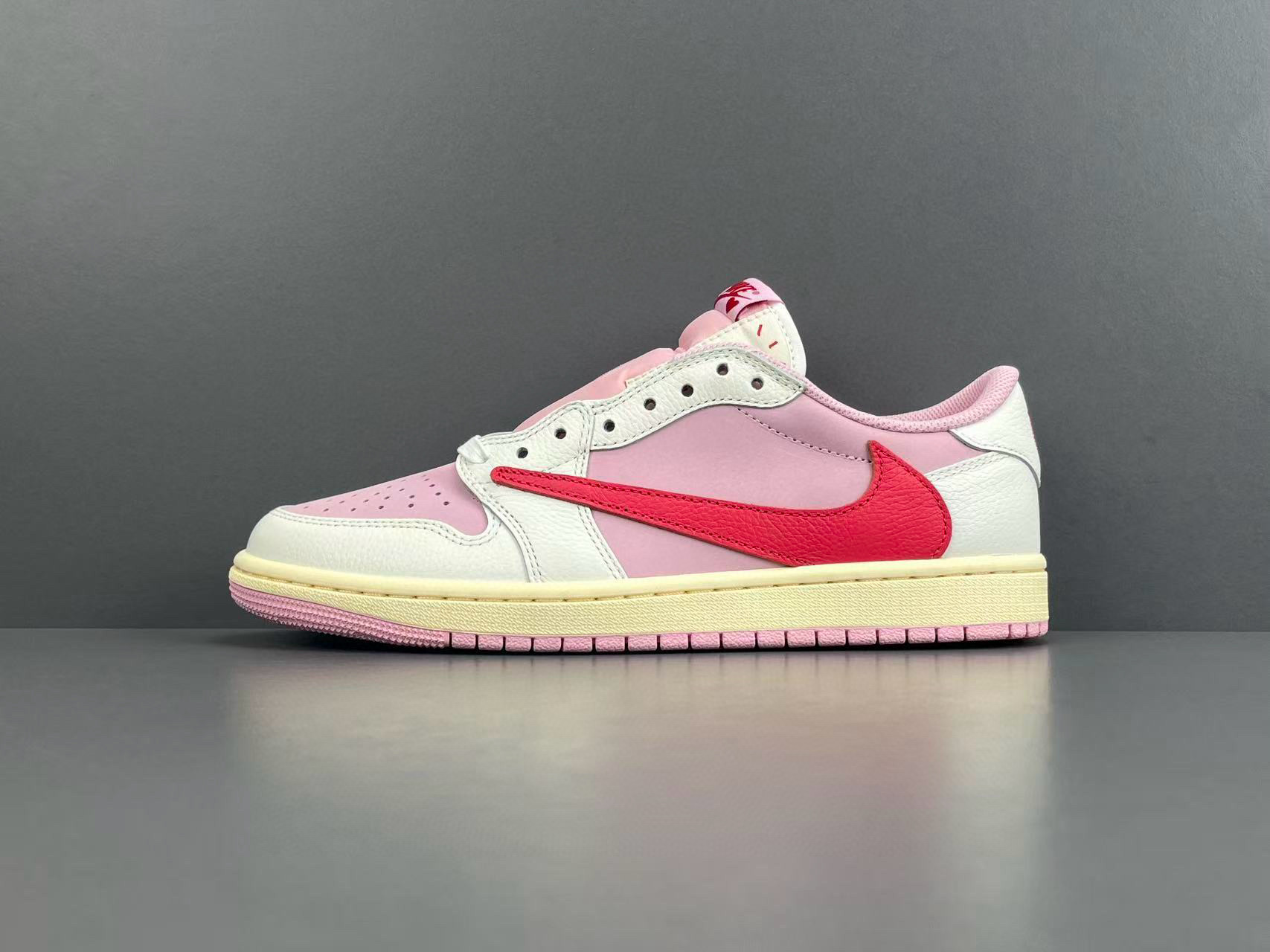 [AIR JORDAN] 트래비스 스캇 x 에어 조던 1 로우 OG SP 세일 트로피칼 핑크 IQ7604-101 남녀공용 (X공장)