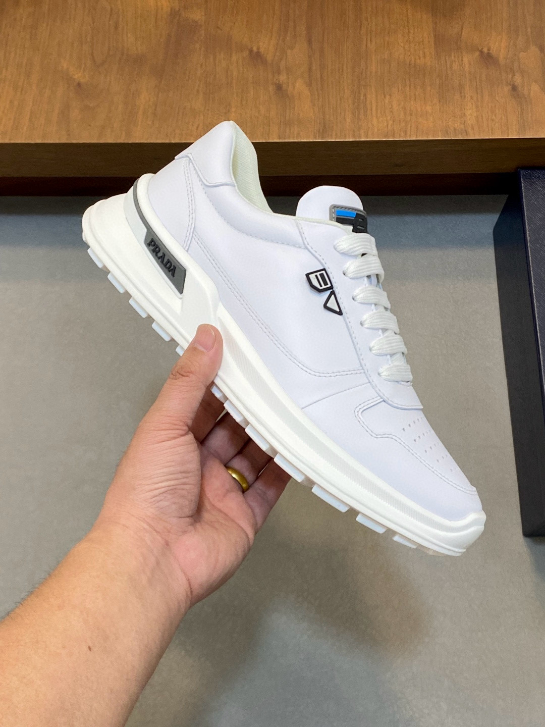 [PRADA] 프라다 다운타운 스니커즈 남성용