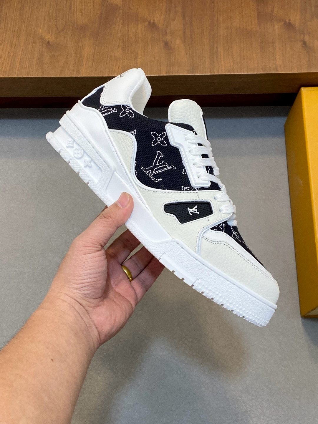 [LOUIS VUITTON] 루이비통 LV 트레이너 스니커즈 남성용