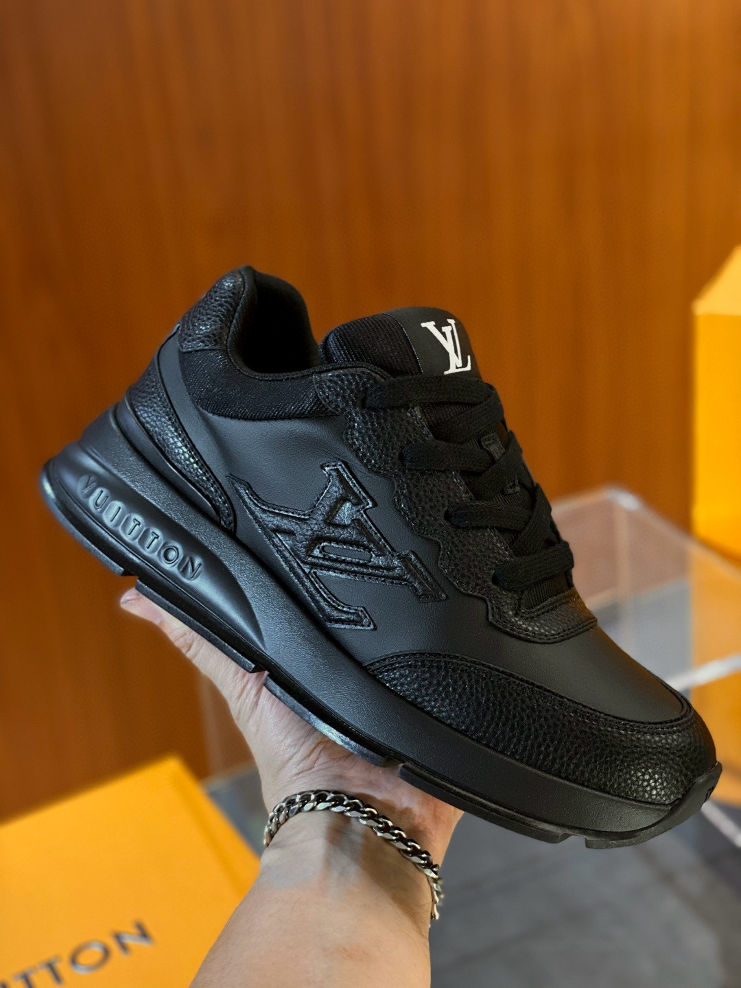 [LOUIS VUITTON] 루이비통 클래식 스니커즈 남성용