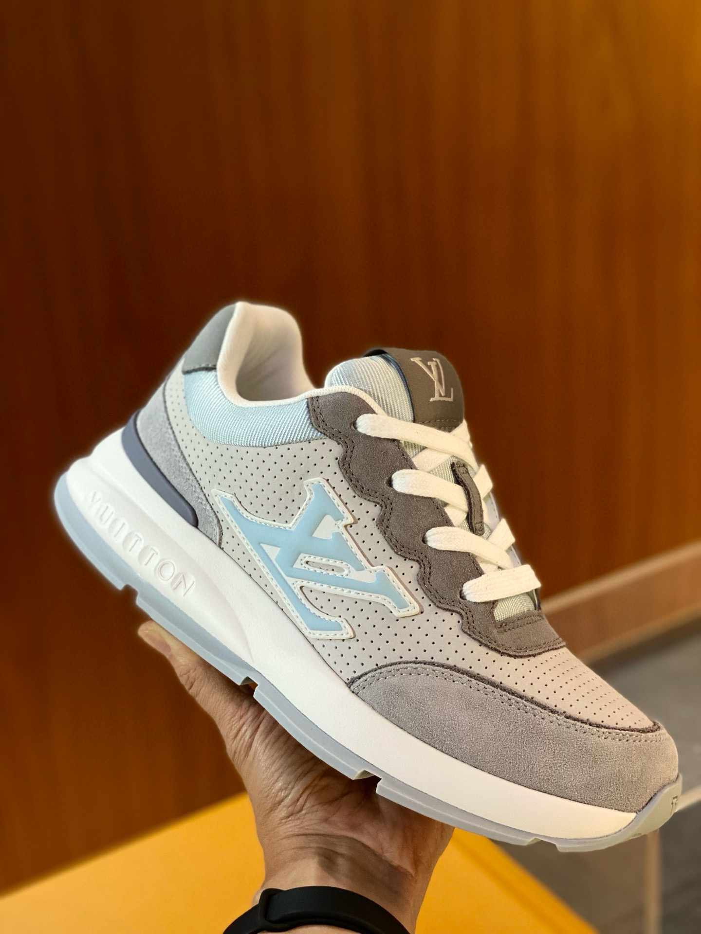 [LOUIS VUITTON] 루이비통 클래식 스니커즈 남성용