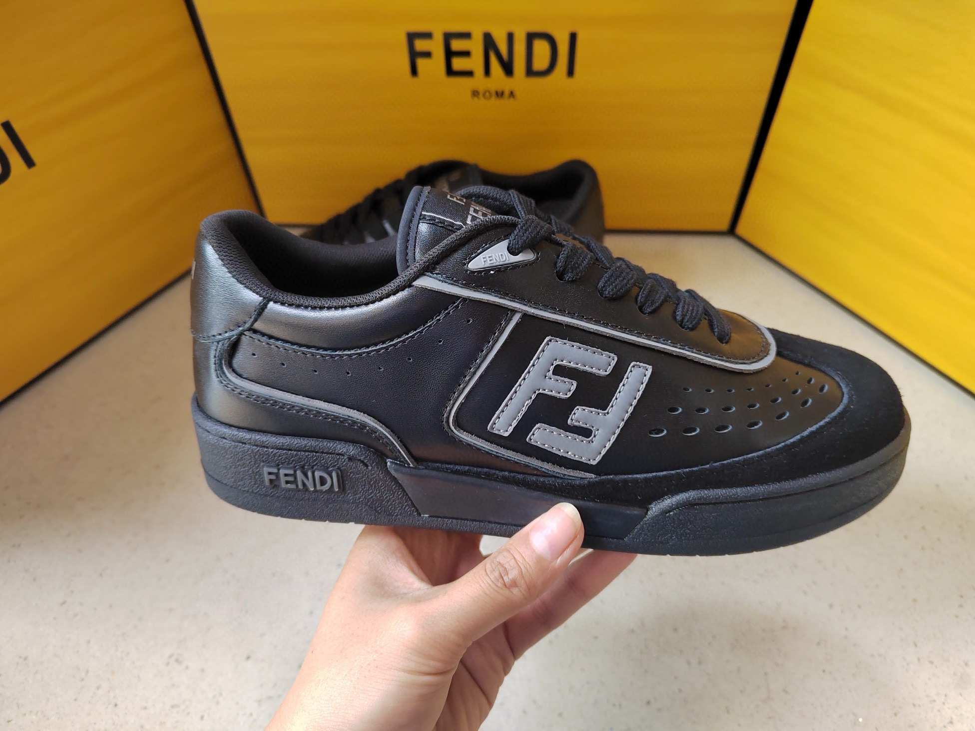 [FENDI] 펜디 매치 스니커즈 남녀공용
