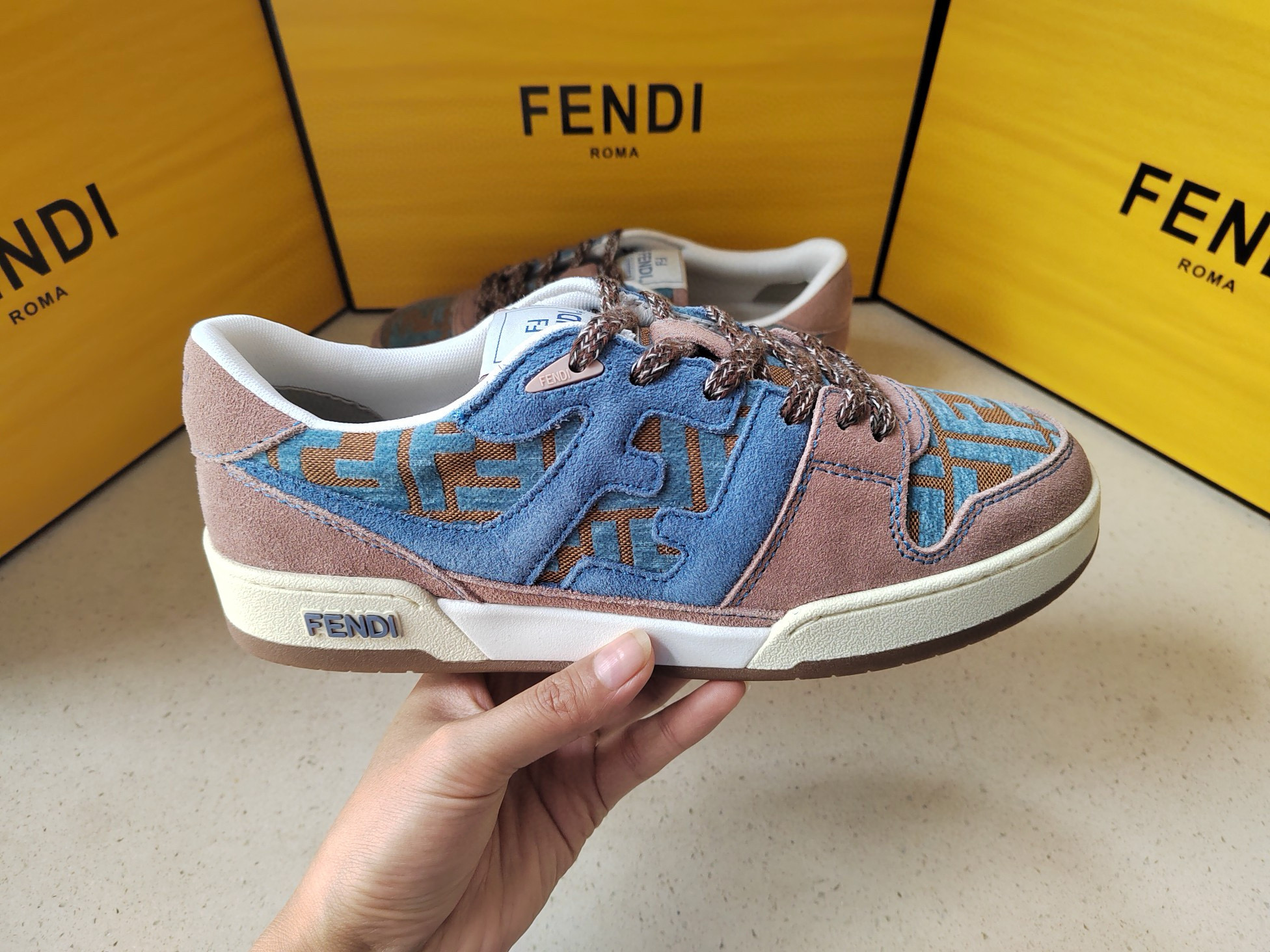 [FENDI] 펜디 매치 스니커즈 남녀공용