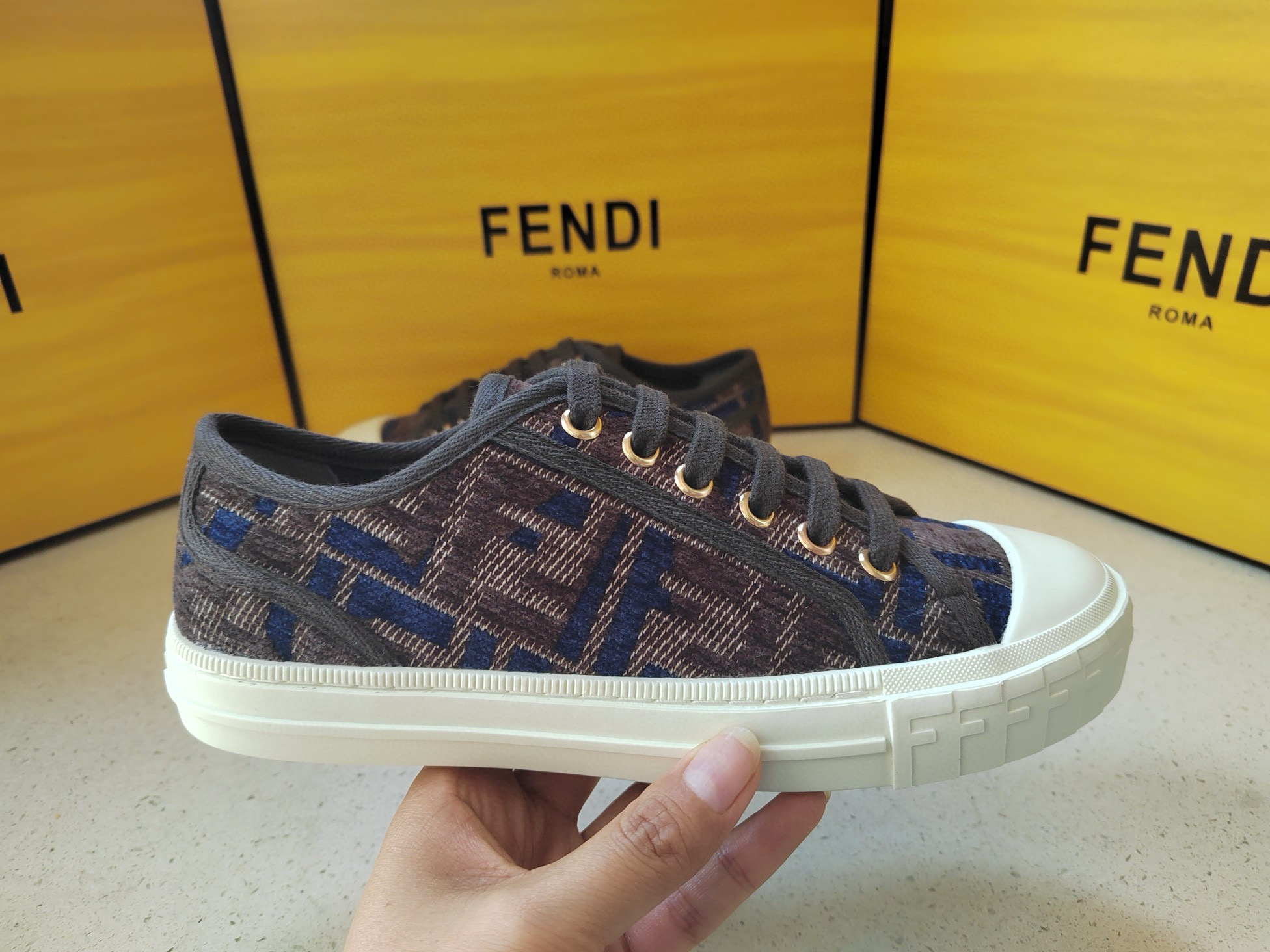 [FENDI] 펜디 도미노 스니커즈 남녀공용