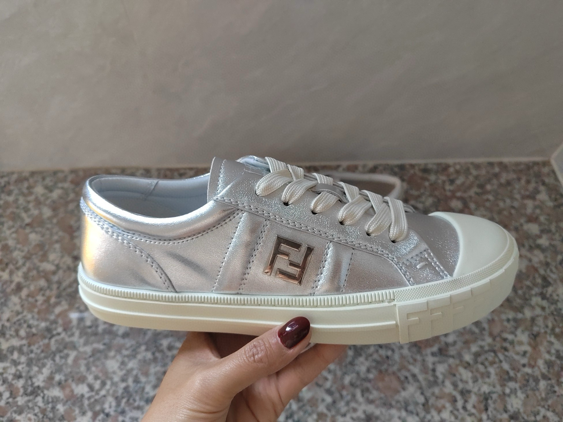 [FENDI] 펜디 도미노 스니커즈 남녀공용