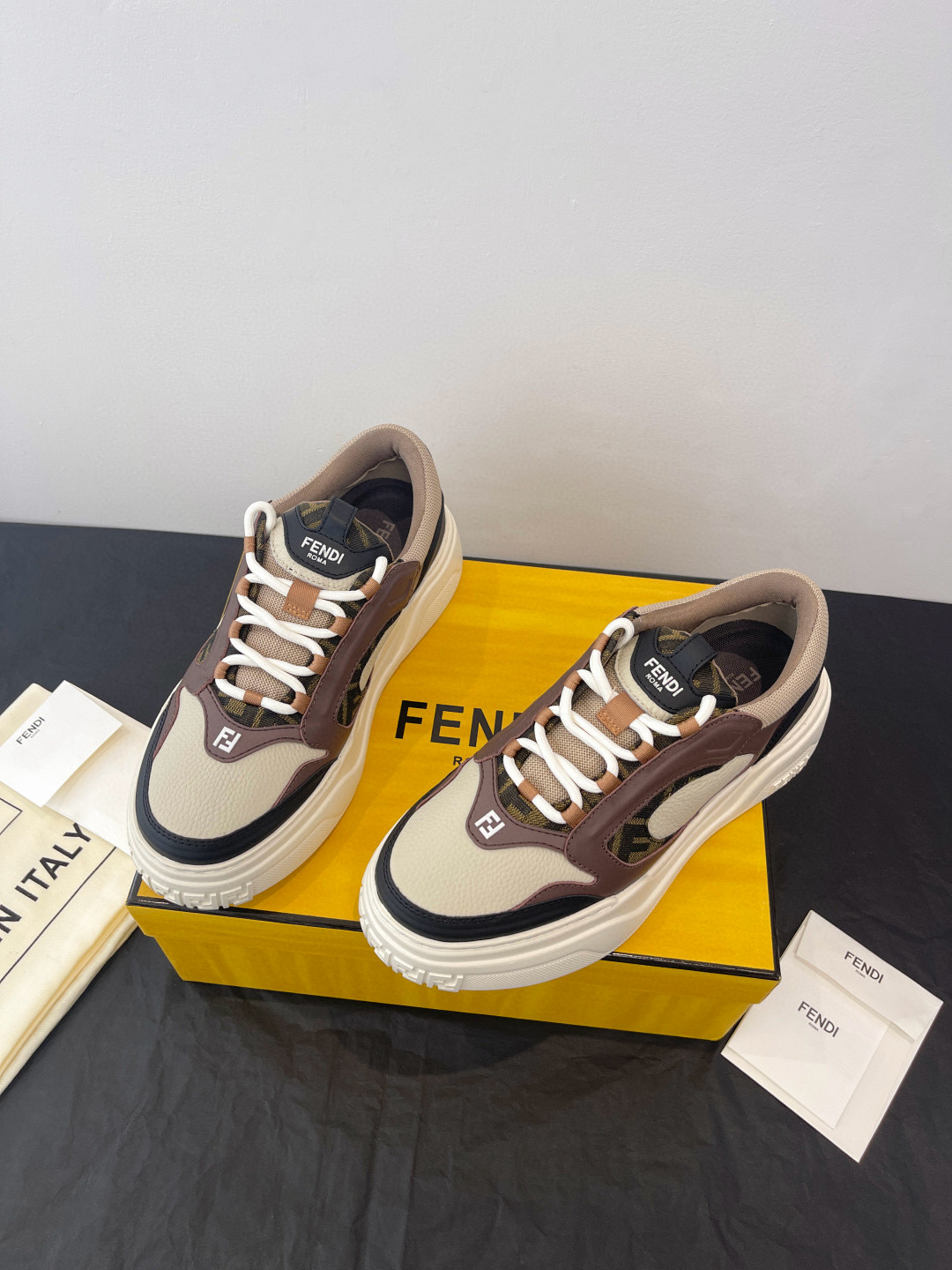 [FENDI] 펜디 포스 스니커즈 남성용