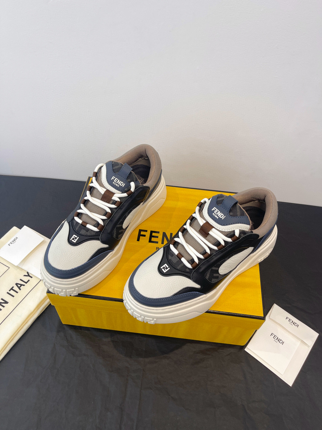 [FENDI] 펜디 포스 스니커즈 남성용