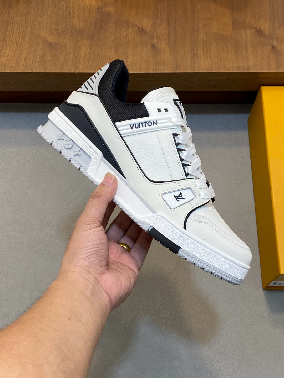 [LOUIS VUITTON] 루이비통 LV 트레이너 스니커즈 남성용