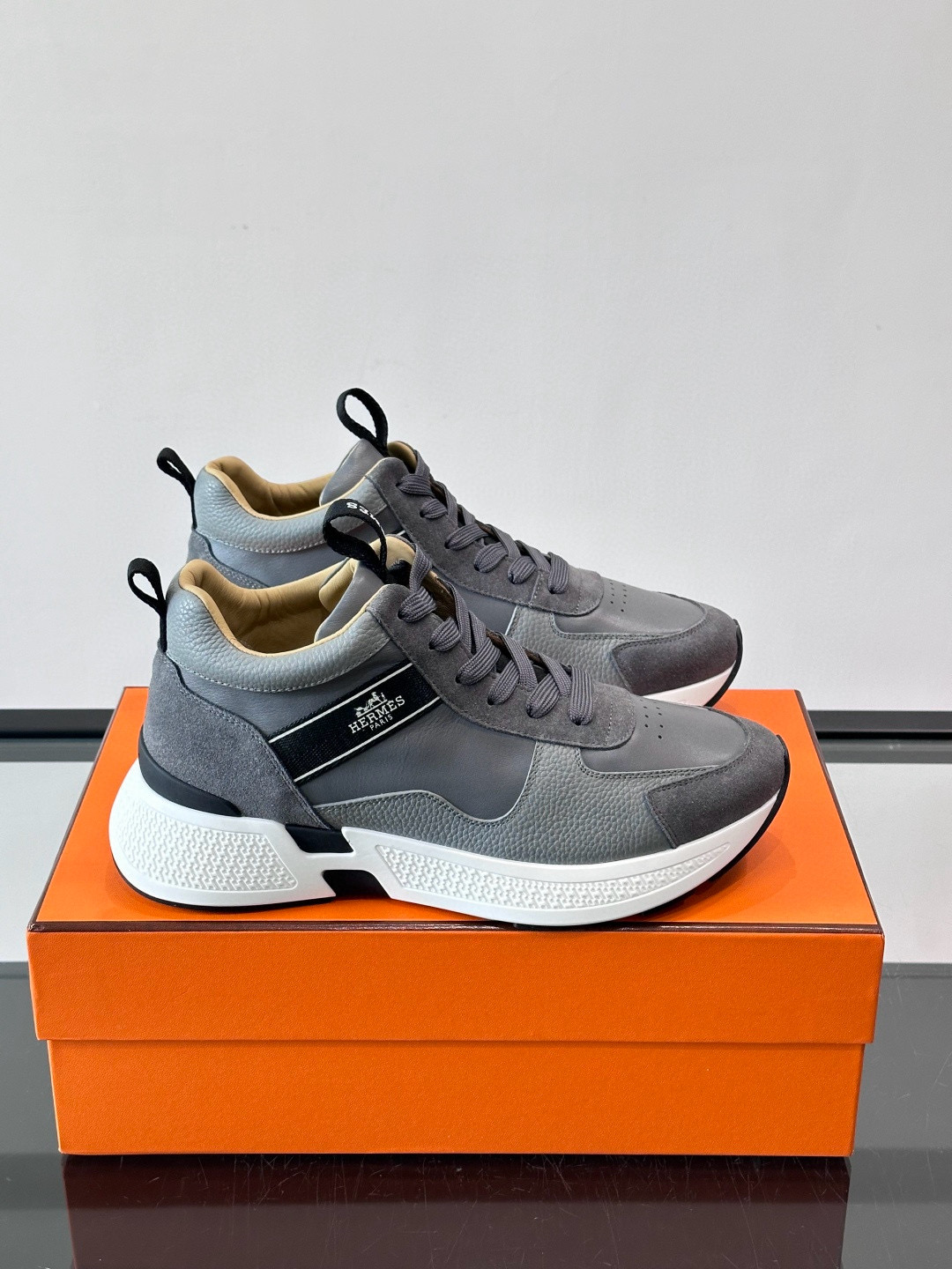 [HERMES] 에르메스 휴고 스니커즈 남성용
