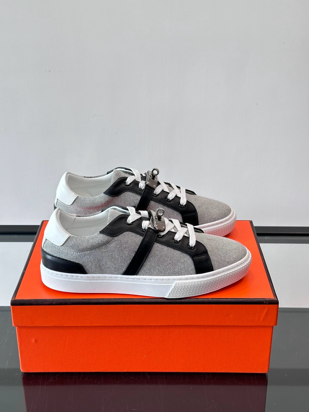 [HERMES] 에르메스 데이 켈리 스니커즈 남성용