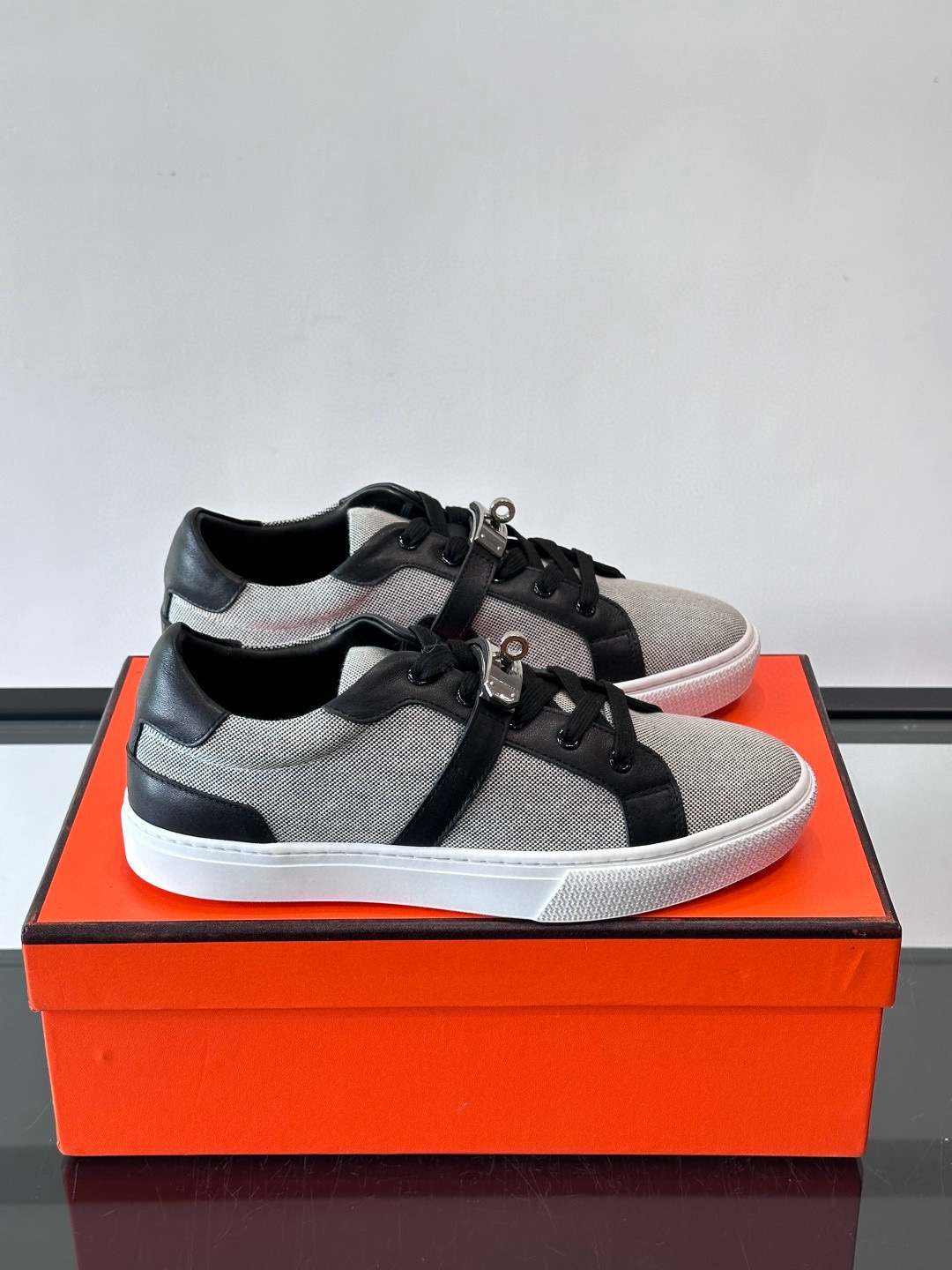 [HERMES] 에르메스 데이 켈리 스니커즈 남성용