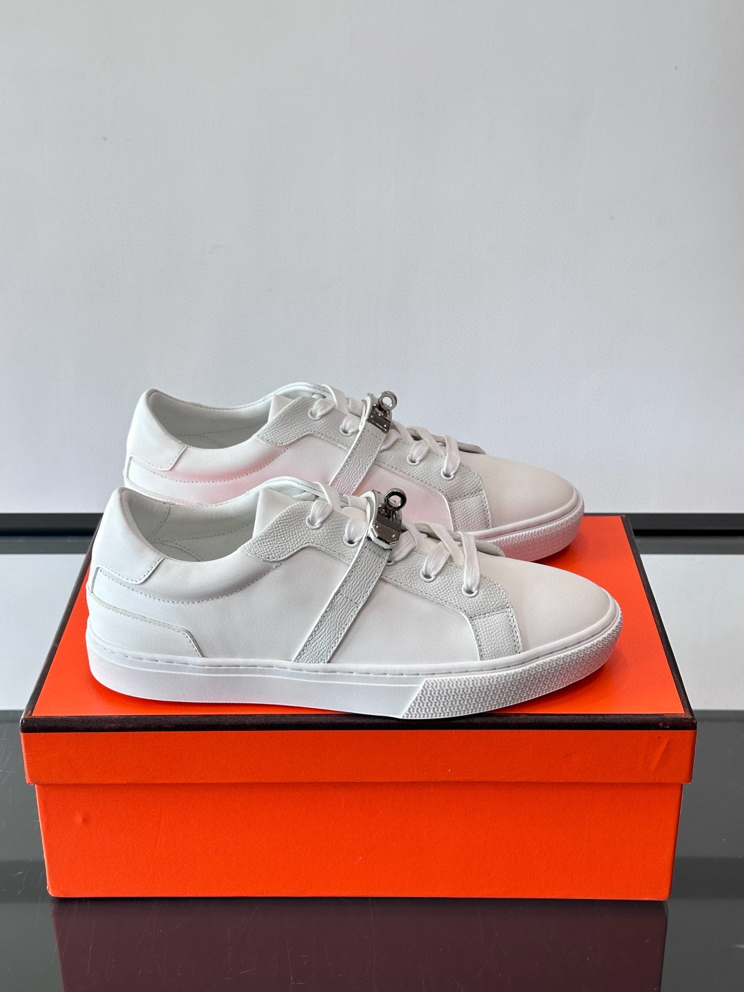 [HERMES] 에르메스 데이 켈리 스니커즈 남성용