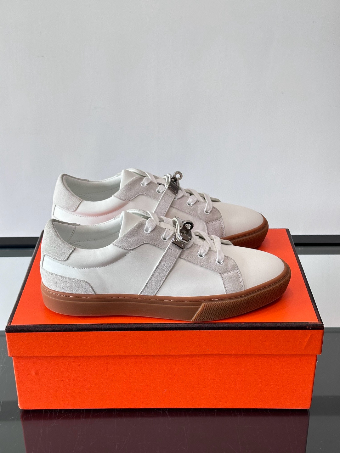 [HERMES] 에르메스 데이 켈리 스니커즈 남성용