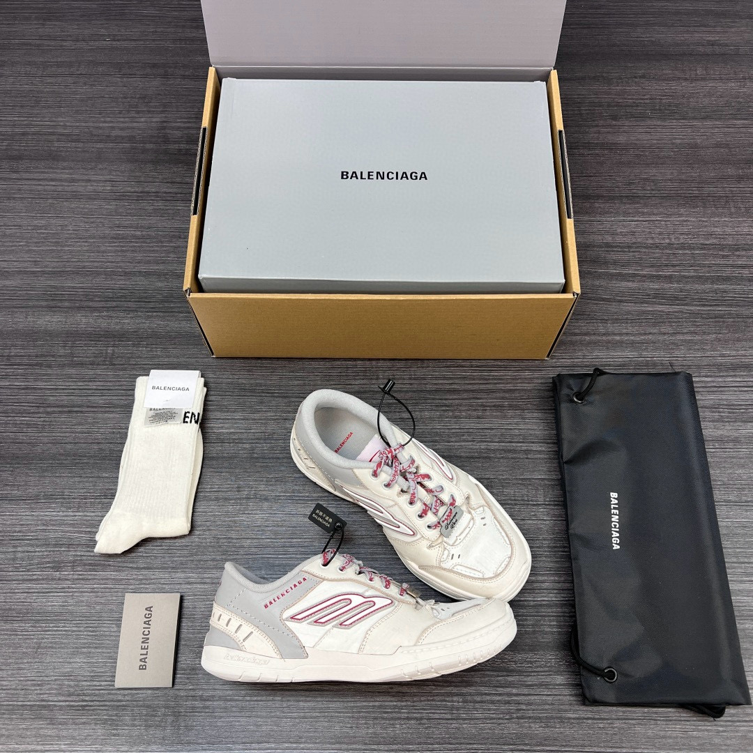 [BALENCIAGA] 발렌시아가 햄튼스 원 아웃 스니커즈 남녀공용