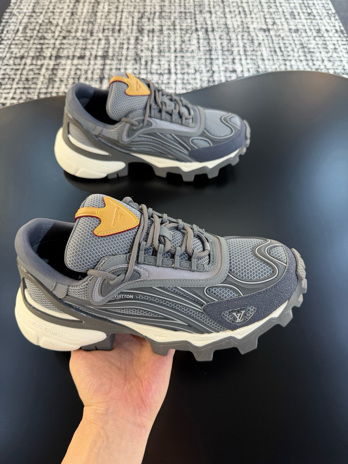 [LOUIS VUITTON] 루이비통 LV 서밋 스니커즈 남성용