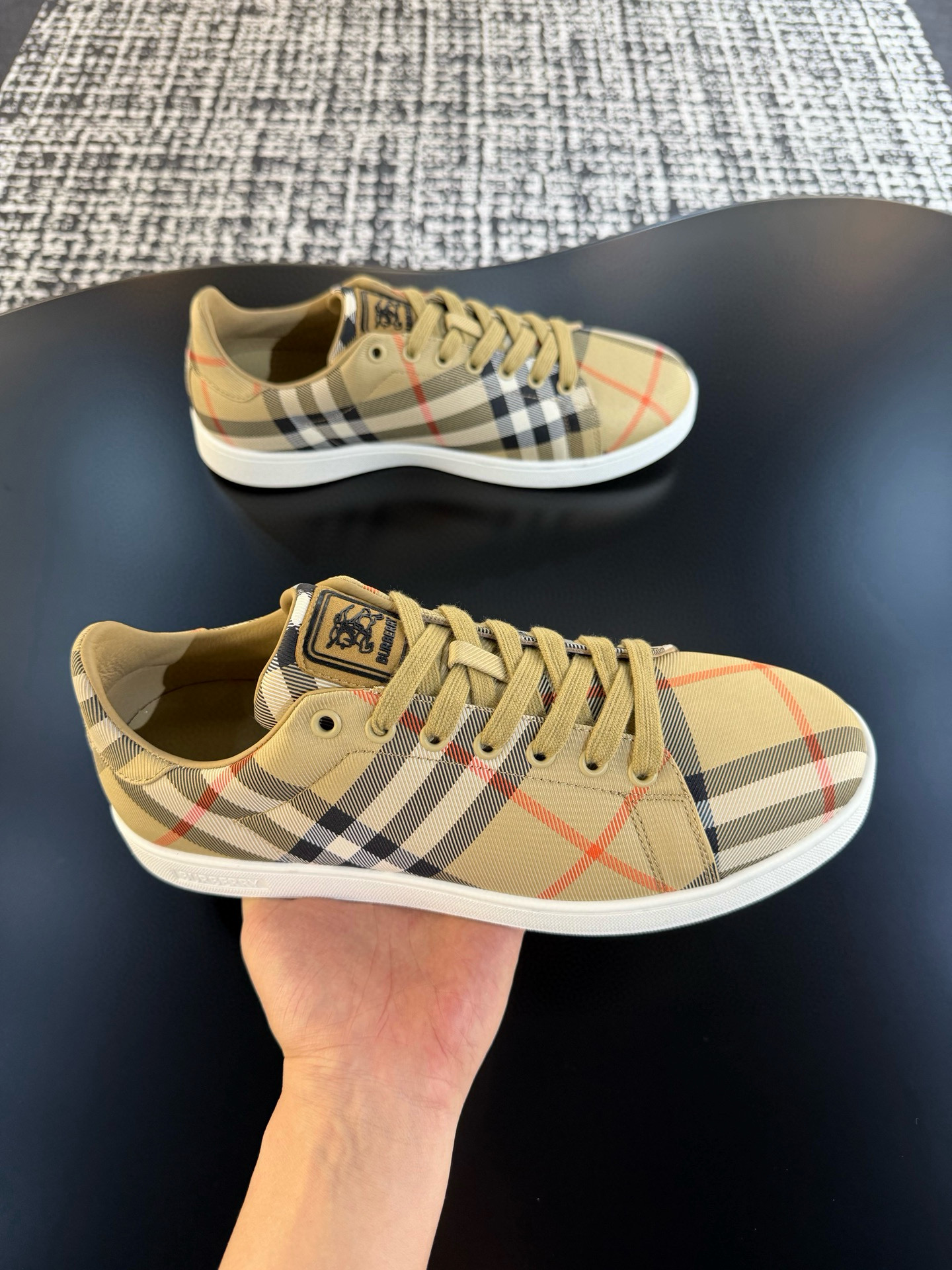 [BURBERRY] 버버리 빈티지 스니커즈 남성용